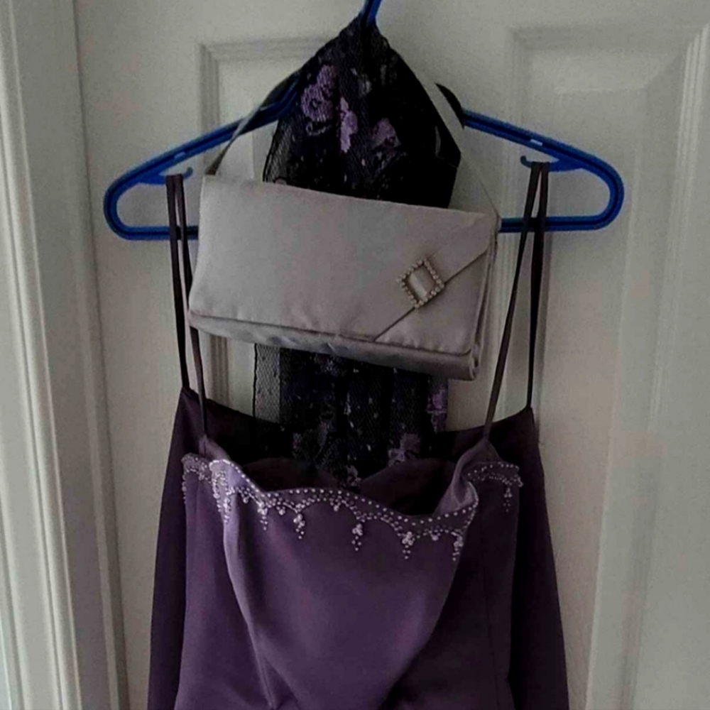 FORMAL DRESS OR PROM
